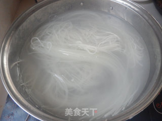 黄瓜鸡蛋酱拌米粉的做法步骤：9