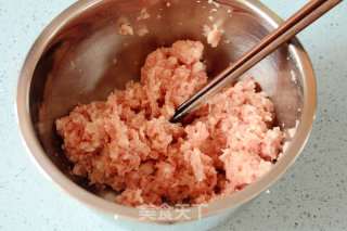 鲜虾猪肉芹菜饺子的做法步骤：1