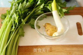 鲜虾猪肉芹菜饺子的做法步骤：3