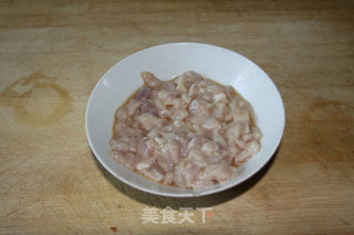 香菇炒肉丁的做法步骤：3