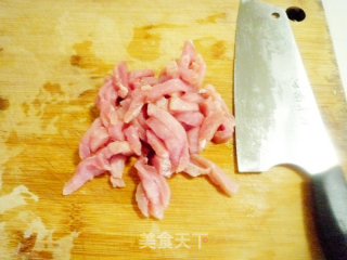 糖醋里脊的做法步骤：1