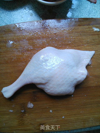 香烤大鸭腿的做法步骤：1
