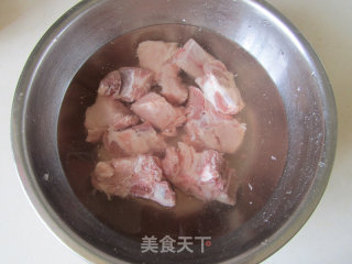 山药木耳排骨汤的做法步骤：2