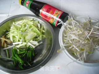 干炒河粉的做法步骤：2