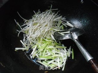 干炒河粉的做法步骤：4