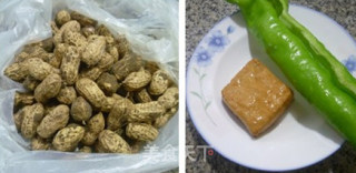 香干鲜花生炒青椒的做法步骤：1