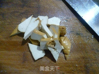香干鲜花生炒青椒的做法步骤：4