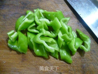 香干鲜花生炒青椒的做法步骤：5