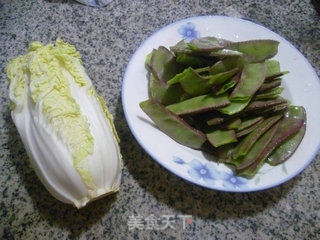 扁豆炒白菜芯的做法步骤：1