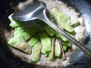 扁豆炒白菜芯的做法步骤：4