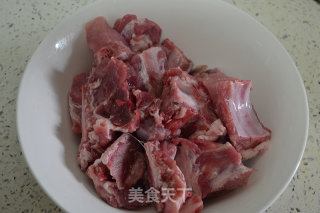 过桥排骨的做法步骤：1