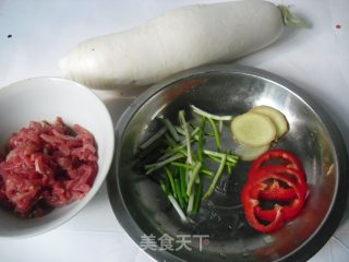 白萝卜丝炒牛肉的做法步骤：1