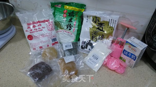 杂锦味冰皮月饼的做法步骤：1