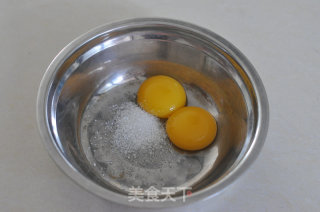 果酱戚风蛋糕的做法步骤：2