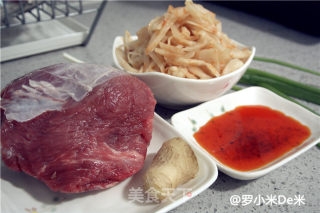 酸笋炒牛肉——不负盛名的壮族风味儿的做法步骤：1