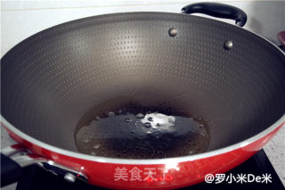 酸笋炒牛肉——不负盛名的壮族风味儿的做法步骤：3