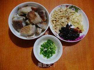 鲜香下饭：豆豉蒸腊鱼的做法步骤：1