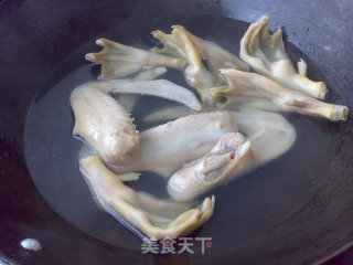 麻辣鸭掌翅的做法步骤：2