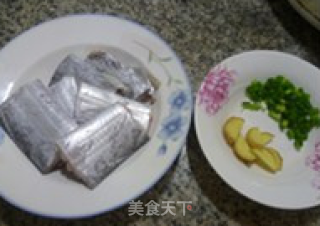萝卜丝带鱼的做法步骤：1