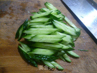 香干羊尾笋拌青瓜的做法步骤：3