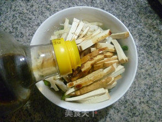 香干羊尾笋拌青瓜的做法步骤：9