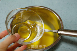 难以抗拒的香甜柔软：【红枣玫瑰戚风】的做法步骤：4