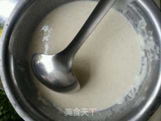 煎饼果子来一套的做法步骤：2