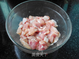 酸辣鸡丁的做法步骤：2