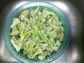 咸肉炒花菜的做法步骤：3