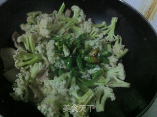 咸肉炒花菜的做法步骤：9