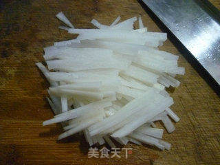 雪菜肉末炒萝卜丝的做法步骤：2