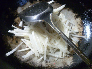 雪菜肉末炒萝卜丝的做法步骤：6