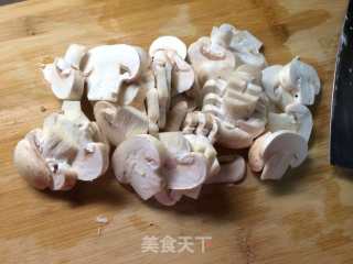 蘑菇青菜汤的做法步骤：2