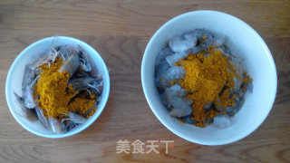 香脆咖喱虾的做法步骤：2