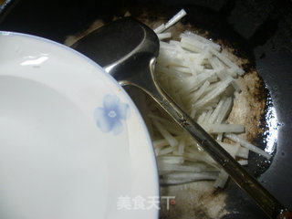 火腿肠炒萝卜丝的做法步骤：5