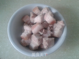 笋干红烧肉的做法步骤：1