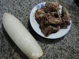 萝卜肉骨汤的做法步骤：1