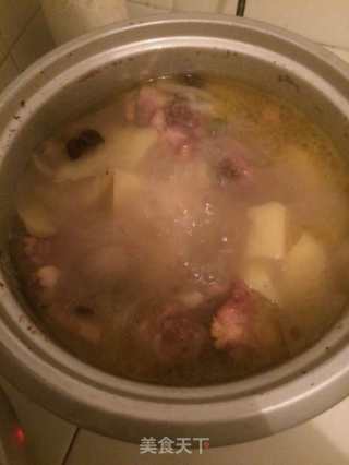 养生鲜香鸡腿汤的做法步骤：1