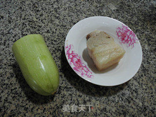 肉片炒西葫芦的做法步骤：1