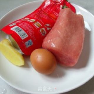 糖醋里脊的做法步骤：1