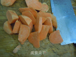 秋燥多喝粥---地瓜粥的做法步骤：1
