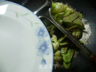 黑木耳扁豆炒花菜的做法步骤：4