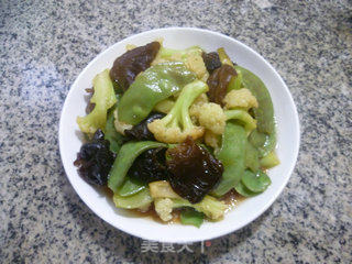 黑木耳扁豆炒花菜的做法步骤：10