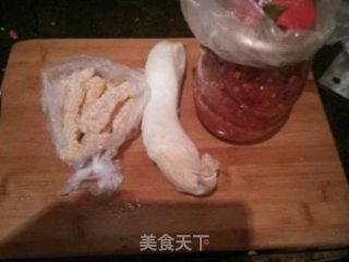 杏鲍菇炒鸡柳的做法步骤：1
