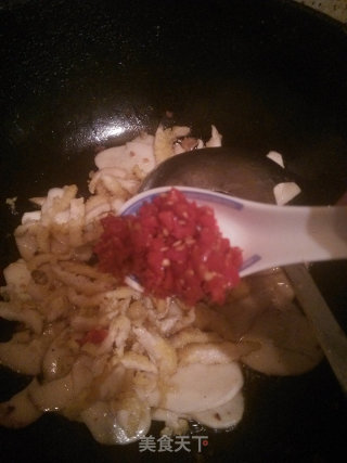 杏鲍菇炒鸡柳的做法步骤：7
