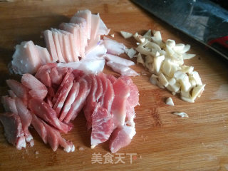 香菇炒肉的做法步骤：2