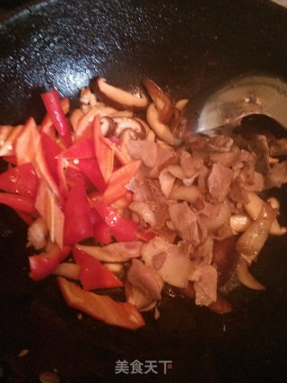 香菇炒肉的做法步骤：8