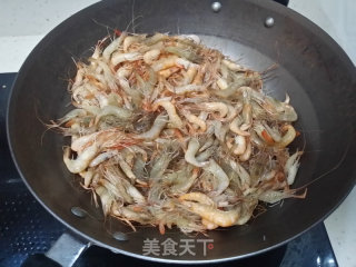 油爆河虾的做法步骤：2