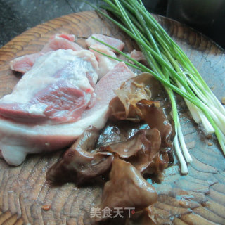 木耳猪肉煎饼的做法步骤：1