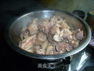 小公鸡炖青萝卜的做法步骤：2
